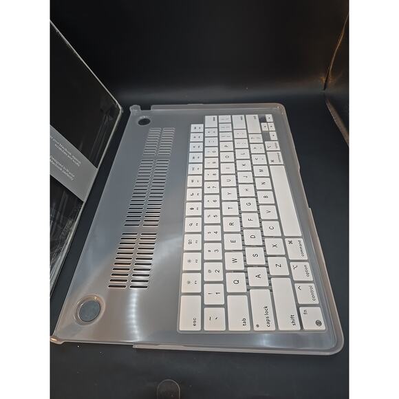 Textured Case Shell For 2022 Air 13" Beige / Plaid Squares - Picture 2 of 8